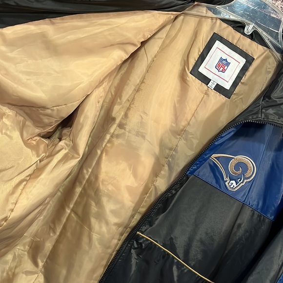 NFL Rams coat - Picture 5 of 12
